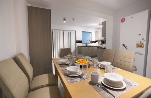 London Borough of Hounslow House | D'Luxe 5 beds Home in Twickenham, London