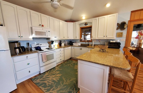 Duck House | D0112, Walk to Beach, Pets Welcome, Family Friendly, Decks
