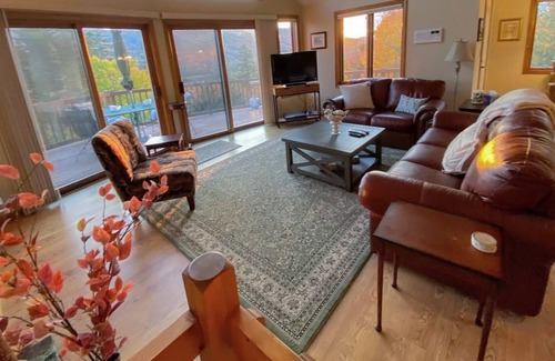 Bretton Woods House | D86- Stunning views from this custom home in Bretton Woods! Terraced gardens, fire pit, wifi!