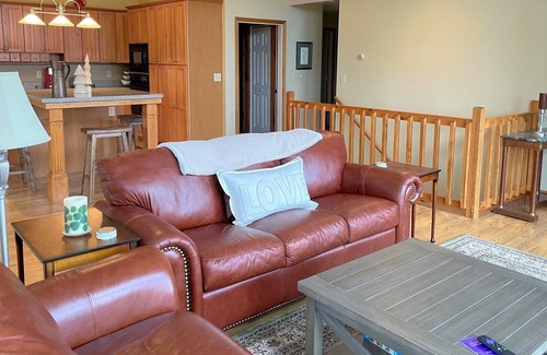 Bretton Woods House | D86- Stunning views from this custom home in Bretton Woods! Terraced gardens, fire pit, wifi!