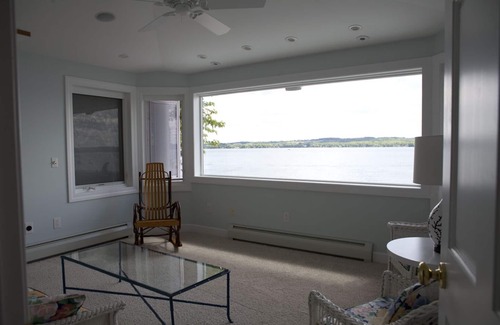 Canandaigua House | Dad's Cottagen★ Private waterfront plus 3 King suites★