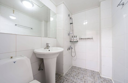 Bokhyeon-dong Hotel | Daegu Gyeongbuk University Shwil