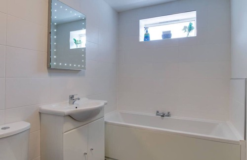 Llanrhidian Higher House | Daffodil Cottage in the beautiful Gower