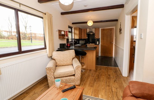 Saltburn-by-the-Sea Cottage | DAFFODIL LODGE, pet friendly, with a garden in Saltburn-By-The-Sea