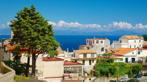 Pontone House | Dai nonni Seaview with roof terrace over the sea