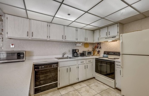 North Ocean City Condo | DAILY ACTIVITIES & LINENS INCLUDED*! 2BR/2BA Quay condo with ocean & bay views. Rents on a weekly, Sat-Sat basis.