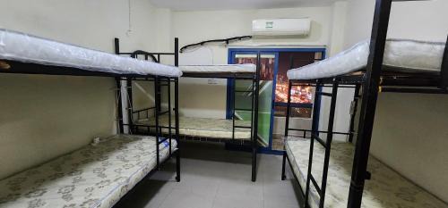 Al Muraqqabat Apartment | Daily Men Bed Space