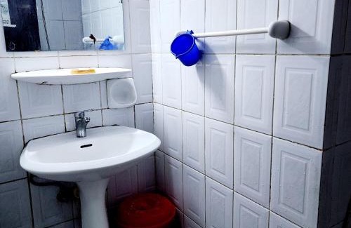 Al Muraqqabat Apartment | Daily Men Bed Space