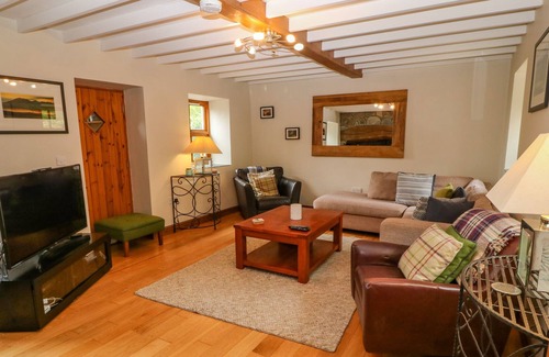 Garn Fadryn Cottage | DAIRY COTTAGE, pet friendly, with a garden in Sarn Meyllteyrn
