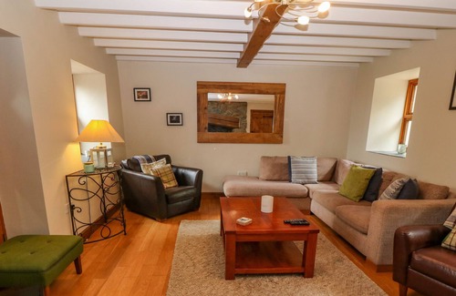 Garn Fadryn Cottage | DAIRY COTTAGE, pet friendly, with a garden in Sarn Meyllteyrn