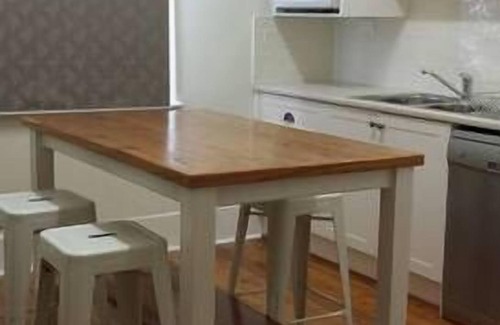 Bathurst Cottage | Daisy Cottage - Excellent location close to CBD