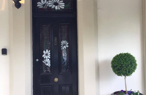 Bathurst Cottage | Daisy Cottage - Excellent location close to CBD