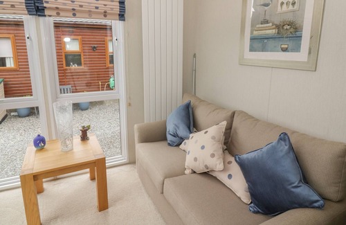Auchterarder House | DAISY LODGE, pet friendly, country holiday cottage in Auchterarder
