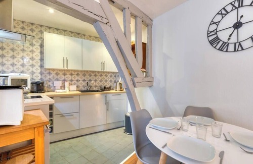 Quartier Vieux Marche-Cathedrale Apartment | Daisy : Un charmant appartement près de la Place du Vieux Marché