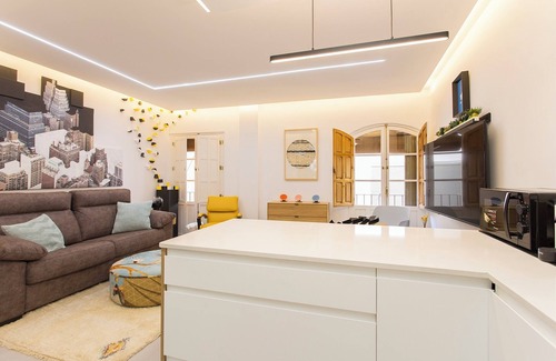 Centro - Sagrario Apartment | Dalí's Sanctuary in Granada With Private Parking