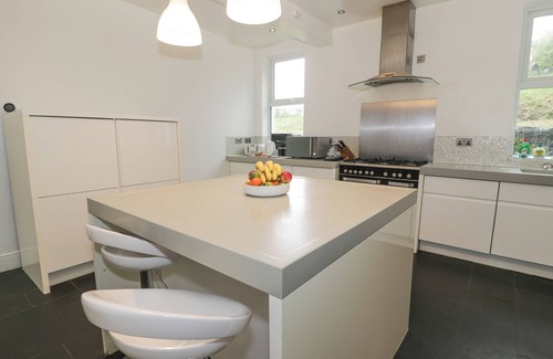 Llanrwst Cottage | DALE COTTAGE, pet friendly, character holiday cottage in Llanrwst