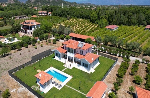 Dalyan Villa | Dalyan da Geniş Bahçeli , Konforlu , Müstakil Havuzlu Villa