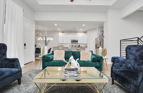 Southeast Houston Villa | DAMIANS DOMAIN♦️DOWNTOWN♦️MEDICAL CENTER♦️NRG