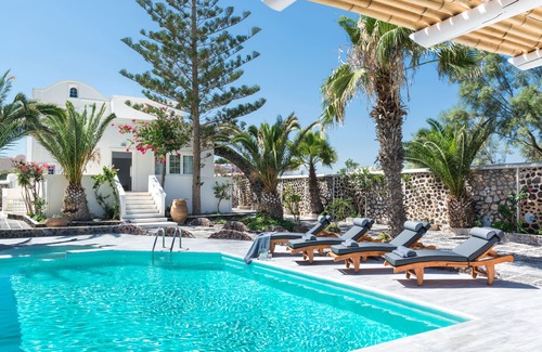 Kamari Villa | DAMMA BEACHFRONT LUXURY VILLA