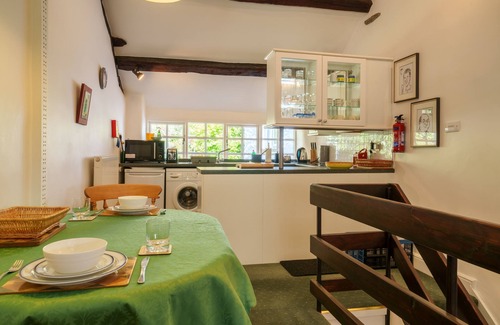 Crook Cottage | Damson Cottage - Cosy Cottage, 5-minutes walk from village Pub
