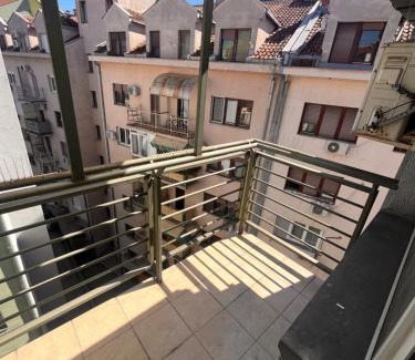 Grbavica Apartment | Dan noć