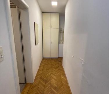 Grbavica Apartment | Dan noć
