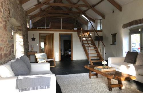 Carmarthen Bed & Breakfast | Dan y Graig Barn, Carmarthen