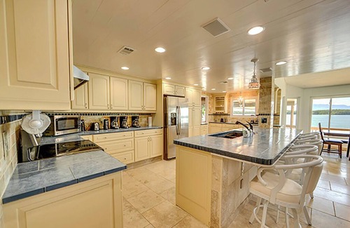 Dandridge House | Dandridge - The Lake House - 10 Bdrms.