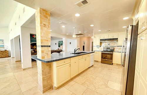 Dandridge House | Dandridge - The Lake House - 10 Bdrms.