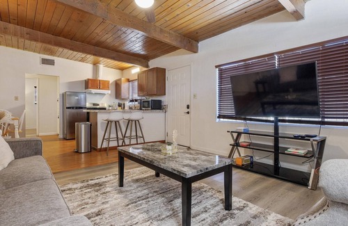Visalia Apartment | Dani Luxe Kaweah Getaway