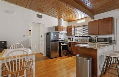 Visalia Apartment | Dani Luxe Kaweah Getaway