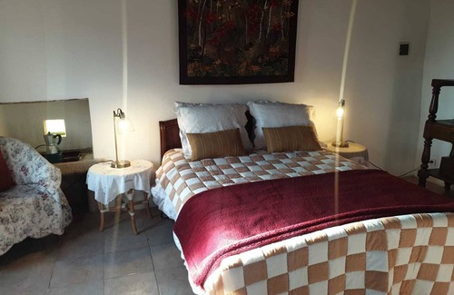 Mussy-sous-Dun Bed & Breakfast | Dans Ancienne Ferme Restaurée - Chambre Avec Petit Salon et SdB Internet:wifi