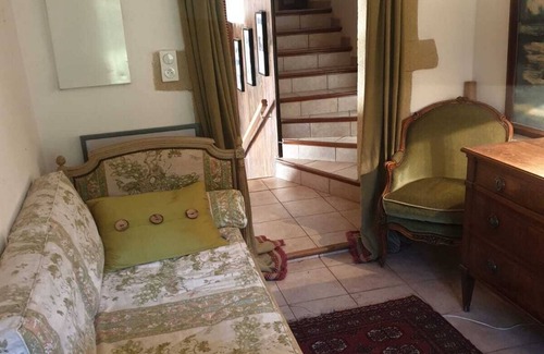 Mussy-sous-Dun Bed & Breakfast | Dans Ancienne Ferme Restaurée - Chambre Avec Petit Salon et SdB Internet:wifi