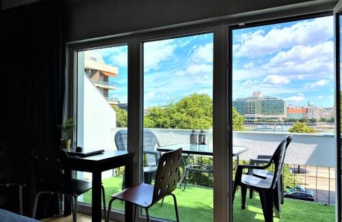 Taban Apartment | Danube view Artapartment with balcony