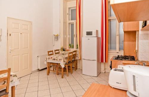 Inner City Budapest Apartment | Danubius Grand Astoria Budapest