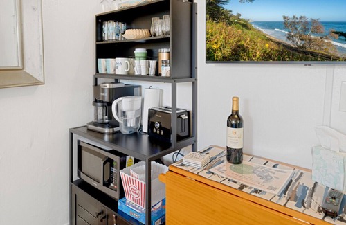Santa Barbara Apartment | Danya`s Cottage Room - (dog friendly)