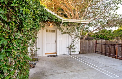 Santa Barbara Apartment | Danya`s Cottage Room - (dog friendly)