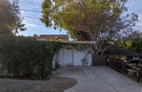 Santa Barbara Apartment | Danya`s Cottage Room - (dog friendly)