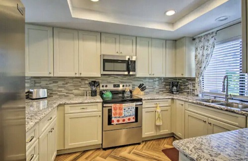 Palm Desert Condo | Darling 1 Bedroom 1 1/2 Bath Condo offering Golf and Water views