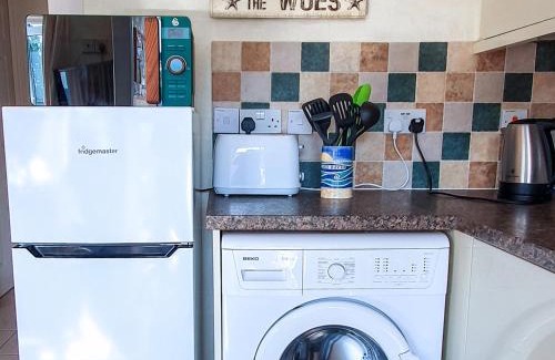 Galmpton Ski Chalet | Dart Haven - cheerful holiday bungalow in Galmpton