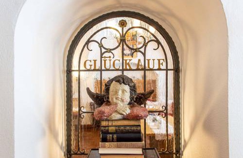 Schneeberg Hotel | Das Büttner- Im Herzen von Schneeberg - Frühstück buchbar - Parkplatz
