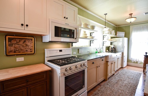 Schulenburg House | Das Meyer Haus - Luxe Victorian Gem