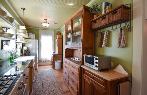 Schulenburg House | Das Meyer Haus - Luxe Victorian Gem