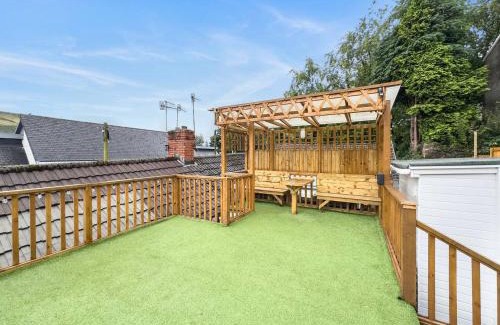 Rhondda Cynon Taff House | Dashing And Distinctive Dwelling W Rooftop Garden