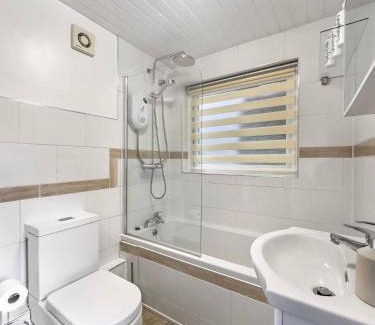 Rhondda Cynon Taff House | Dashing And Distinctive Dwelling W Rooftop Garden
