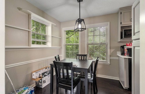 Athens House | Dawg Day abode!…walking distance to Beechwood, 2.5 miles from Sanford stadium!.