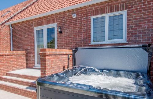 Mablethorpe and Sutton House | Dawson Park 8 - Uk12667