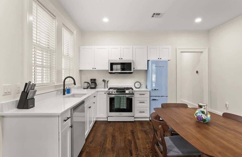 Uptown Historic District House | Daydreaming Uptown - Pet + Family Friendly
