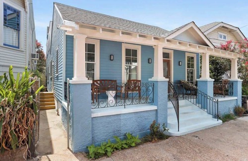 Uptown Historic District House | Daydreaming Uptown - Pet + Family Friendly