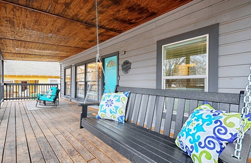 Central Arlington House | Daydreams on Elm - Walk to AT&T, FREE PARKING, Globe Life, Fire pit